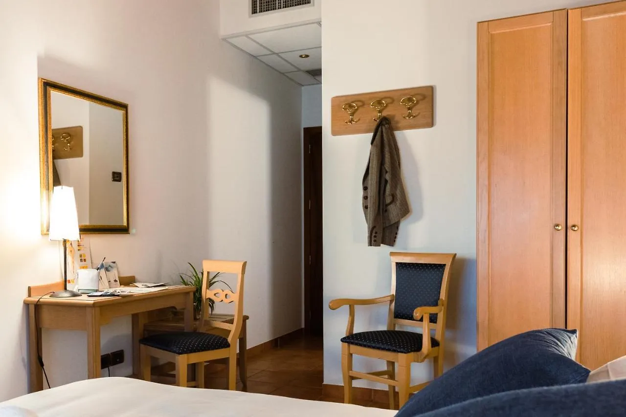 ****  Ancora Sport Resort Hotel メーオロ イタリア